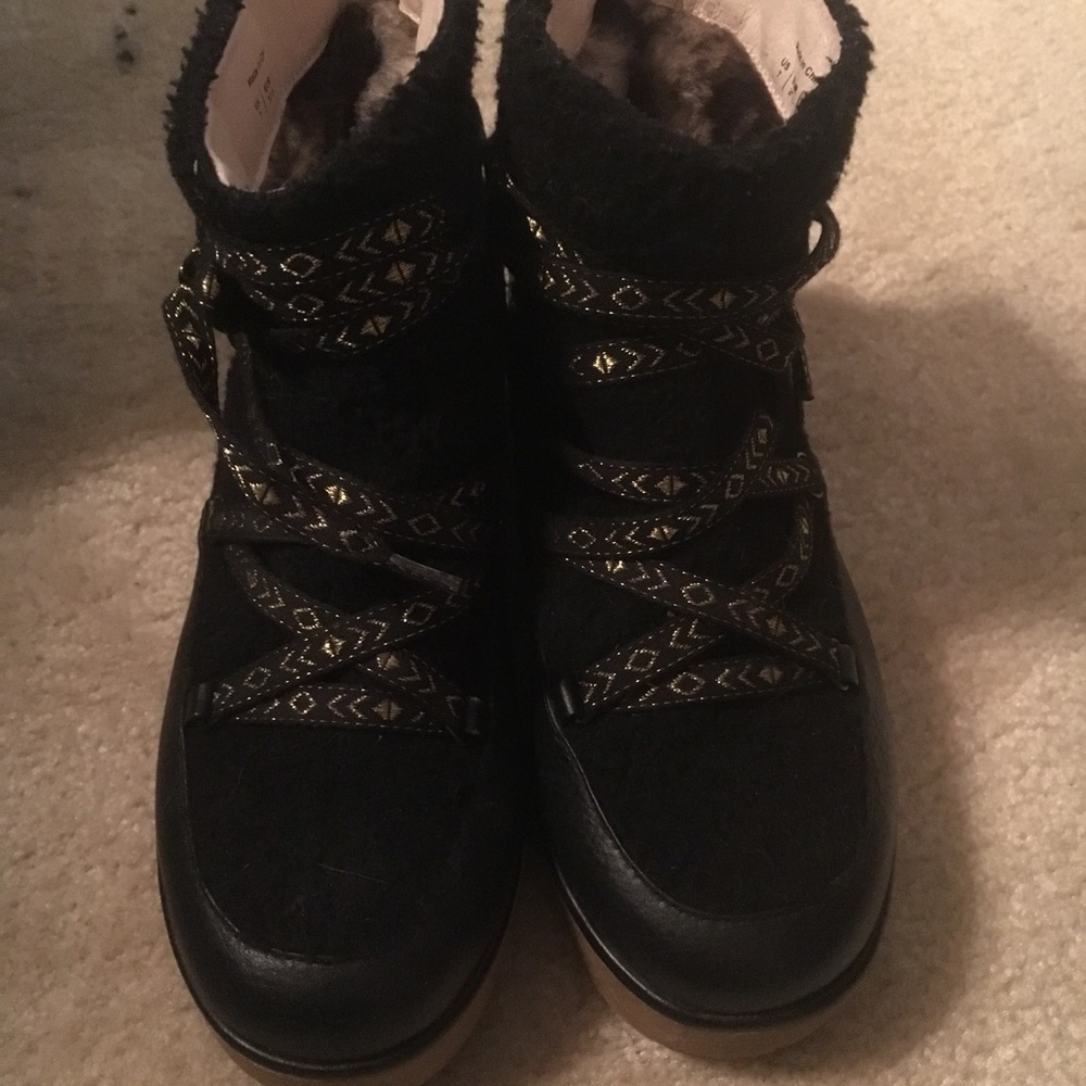 House of Harlow boots